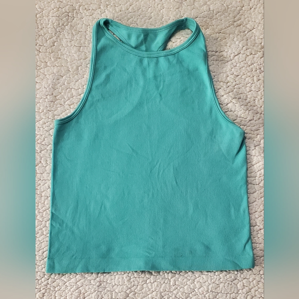 Intimately crop tank top size medium.